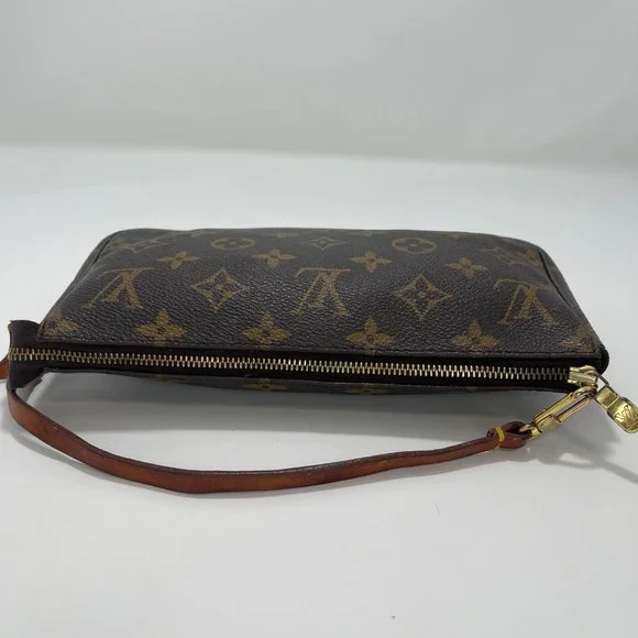 •SOLD•  Louis Vuitton Monogram Pochette Accessories - Picture 8 of 15